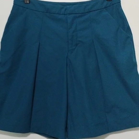 Lululemon women's Bermuda shorts size 6